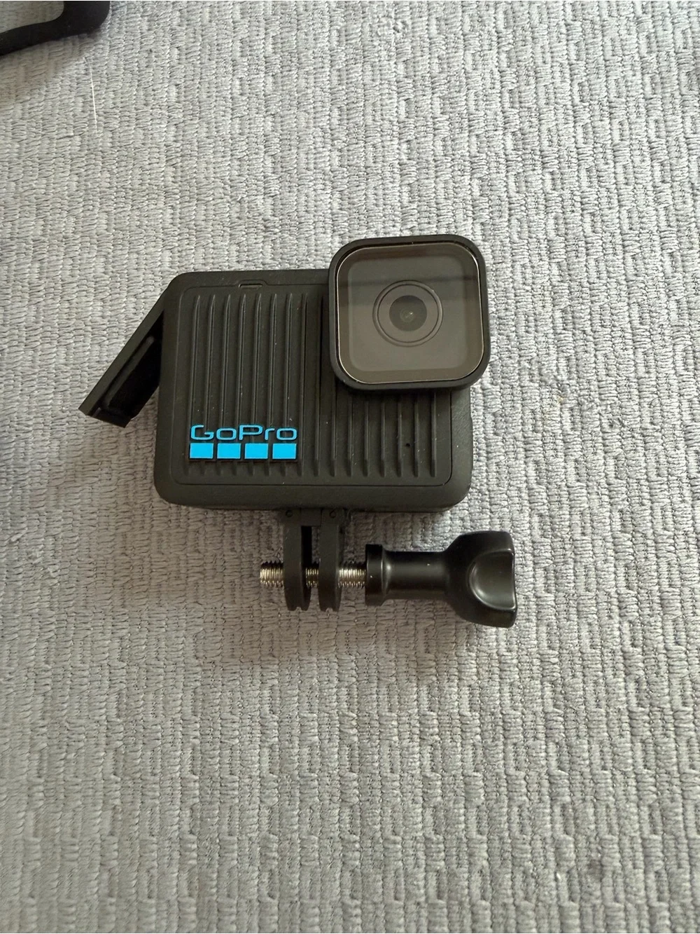 GoPro Hero - waterproof action camera w ultra HD video, 12 MP photo, touchscreen